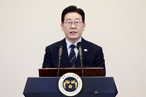 Lee warnt das herrschende Lager vor willkürlichem Handeln