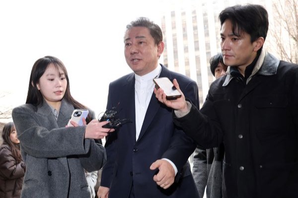 Polizei ruft DP-zurückgekehrten Mann vor. Abgeordneter Kim Byung-kee für das dritte Verhör wegen Bestechung und anderen Anklagen