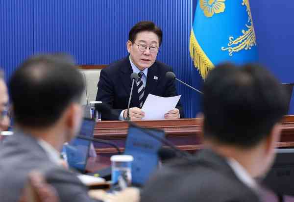 Präs. Lee ordnet Untersuchung der verspäteten Entdeckung der Überreste des Opfers des Flugzeugabsturzes von Jeju an