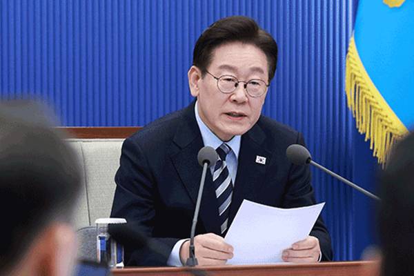 Lee fordert die Öffentlichkeit auf, Verstöße gegen die Ölpreisobergrenze zu melden