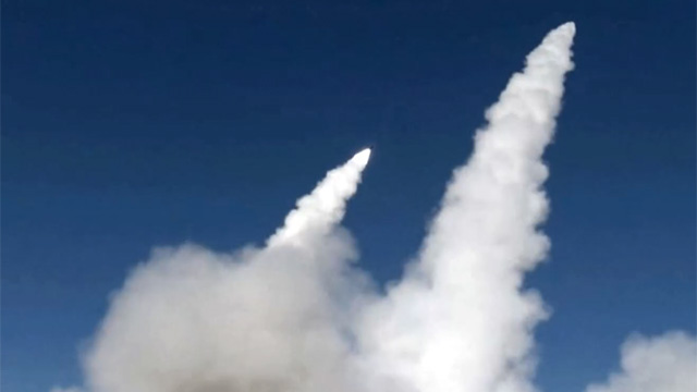 KCNA: Nordkorea führte Feuerkraftangriffsübung mit 600-mm-Ultrapräzisionsraketenwerfern durch