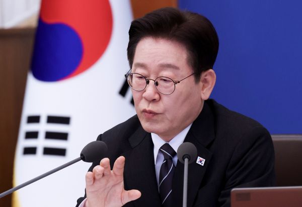 Präsident Lee reagiert auf Hardliner, die sich gegen den Reformplan der Strafverfolgung aussprechen