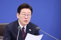 Lee mahnt zur Wachsamkeit während der „Kriegswirtschaft“