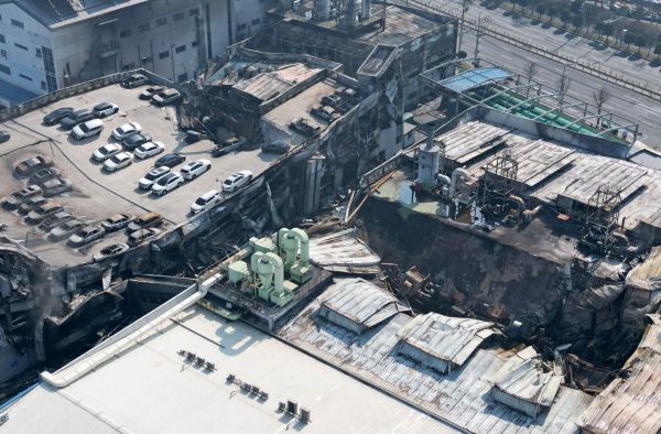 10 Tote, 4 Vermisste bei massivem Fabrikbrand in Daejeon