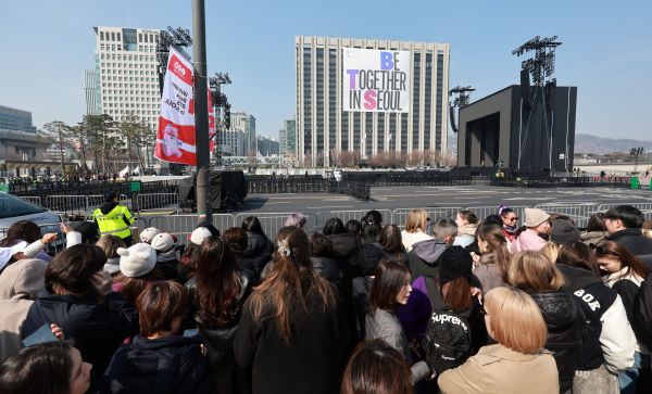 BTS beendet vierjährige Pause mit Comeback-Show in der Innenstadt von Seoul