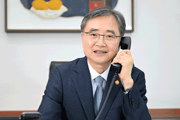 Außenminister Cho fordert den Iran auf, die sichere Durchfahrt südkoreanischer Schiffe in der Straße von Hormus zu gewährleisten