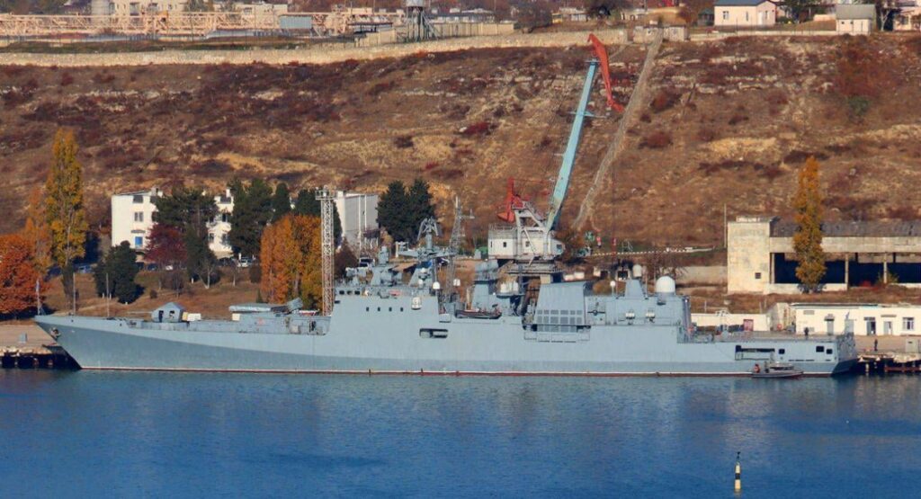 Ukrainischer Angriff auf Noworossijsk: Fregatte des Admirals Essen, Minensuchboot Valentin Pikul und zwei weitere russische Schiffe beschädigt Ukrainischer Angriff auf Noworossijsk: Fregatte des Admirals Essen, Minensuchboot Valentin Pikul und zwei weitere russische Schiffe beschädigt