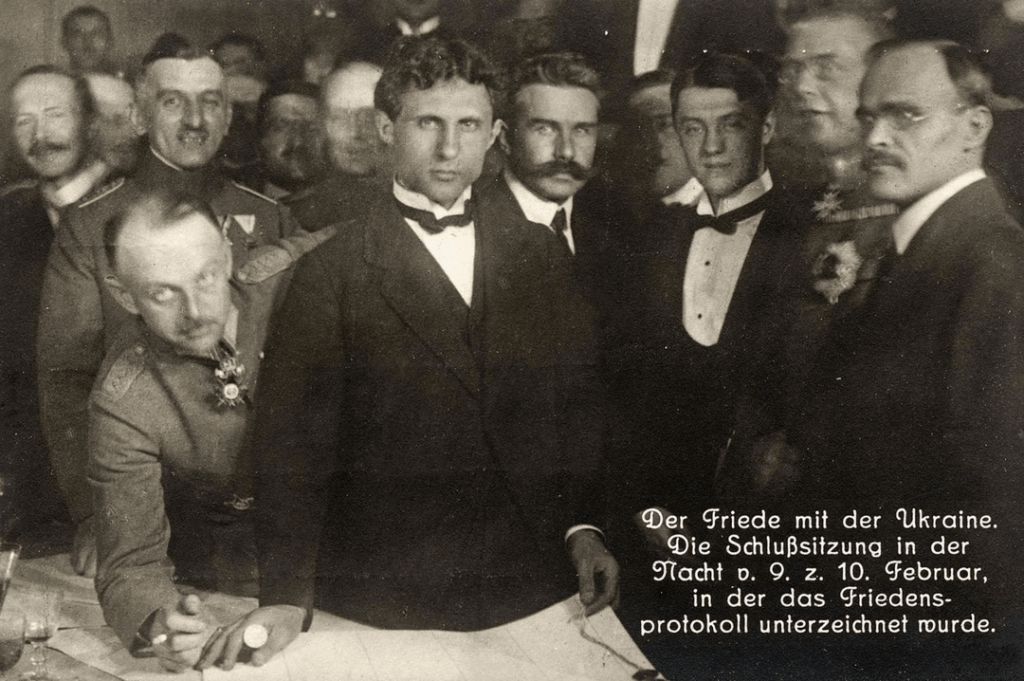 Am 1567. Tag der groß angelegten Invasion ist die Sonne über Kiew untergegangen. Am 3. März 1918 erkannte Russland die Unabhängigkeit der Ukraine an. Weniger als ein Jahr später brachen sie alle Vereinbarungen, die sie unterzeichnet hatten.