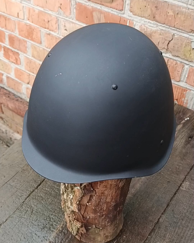 Erinnerung ist keine Verletzung. Bemalter Helm des Insassen. Jetzt in der Victory Gallery.