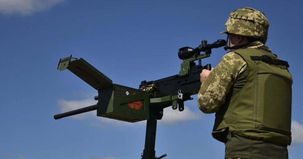 Die ukrainische Regierung hat kritischen Unternehmen erlaubt, eigene Luftverteidigungseinheiten zu bilden: Sie werden an vom Verteidigungsministerium benannten Einrichtungen ausgebildet und mit Luftverteidigungssystemen und Munition ausgestattet, die derzeit nicht von Kampfeinheiten verwendet werden