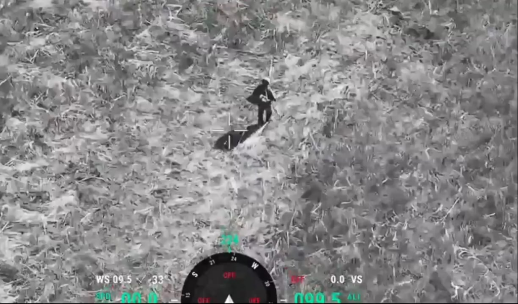 Kurzer Clip zur Eliminierung eines russischen Soldaten durch eine ukrainische Drohne