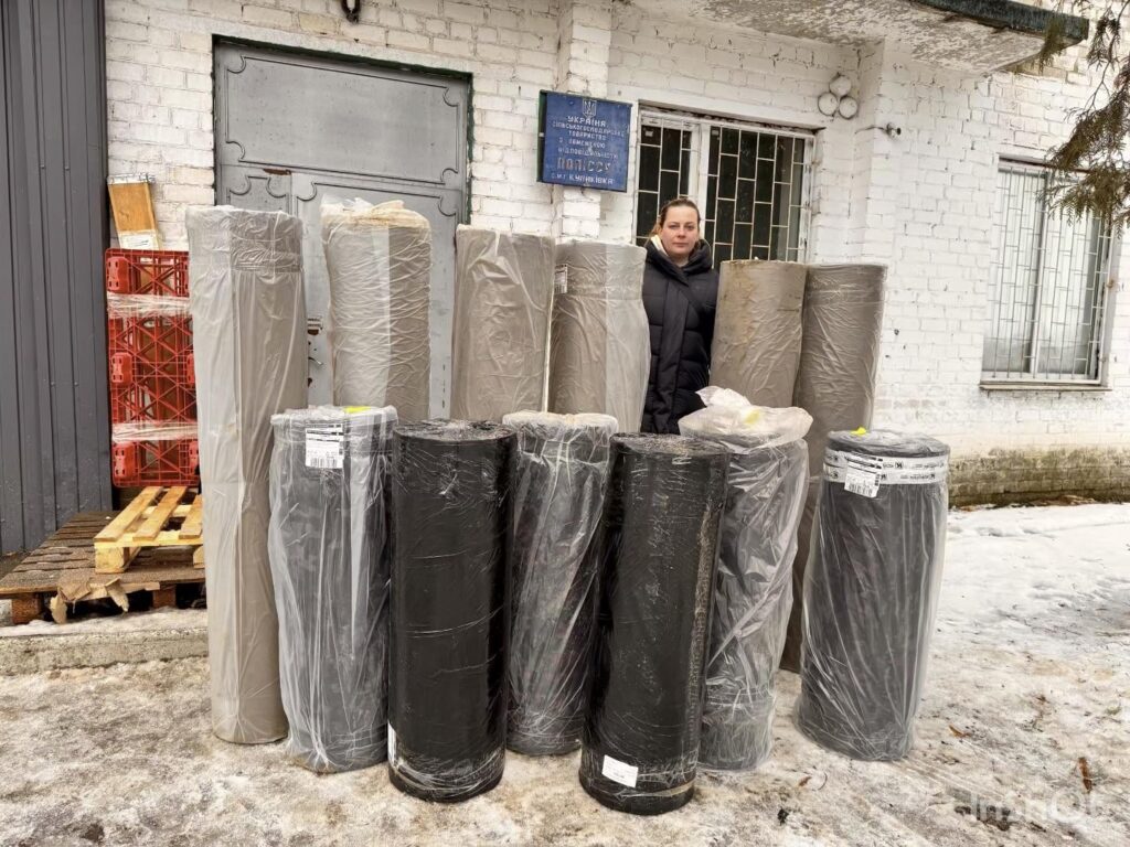 Hallo, Reddit! Zwölf Rollen Spinnvlies zum Weben von Tarnnetzen sind eingetroffen. Sie wurden mit den Mitteln gekauft, die ich zwischen der Gründung und dem Fundraising von Ihnen erhalten habe. Vielen Dank ☺️