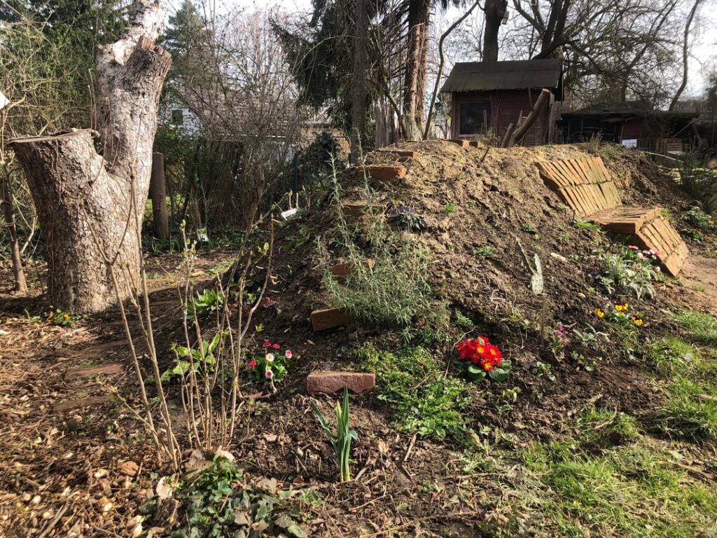 Backsteinpfade und Kräuterwall - Vorstellung eines Teils unserer Gartengestaltung