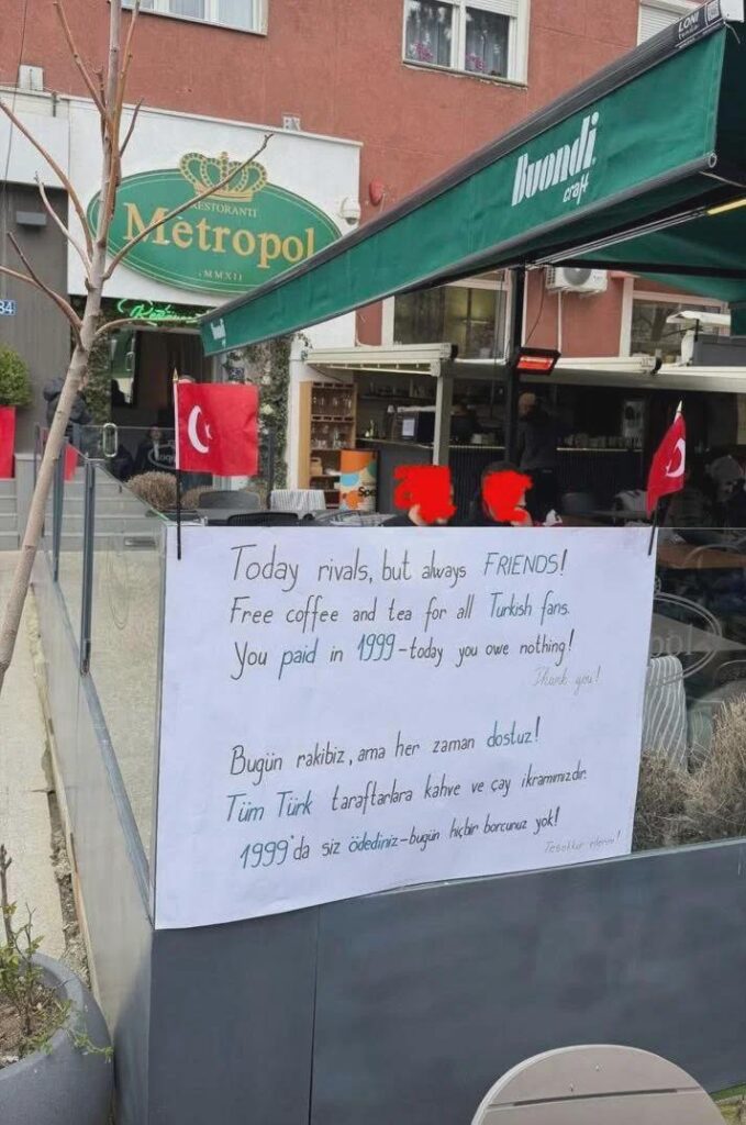 „Ich bin Türke, ich bin gekommen, um Ihnen für Ihre Gastfreundschaft zu danken. Ich liebe den Kosovo, ich liebe die Menschen im Kosovo und ich habe den Kosovo gegen Serbien unterstützt. Wenn die Türkei nicht zur Weltmeisterschaft geht, wird es mir sehr leid tun, aber ich werde froh sein, wenn der Kosovo geht.“ „Ich bin Türke, ich bin gekommen, um Ihnen für Ihre Gastfreundschaft zu danken. Ich liebe den Kosovo, ich liebe die Menschen im Kosovo und ich habe den Kosovo gegen Serbien unterstützt. Wenn die Türkei nicht zur Weltmeisterschaft geht, wird es mir sehr leid tun, aber ich werde froh sein, wenn der Kosovo geht.“