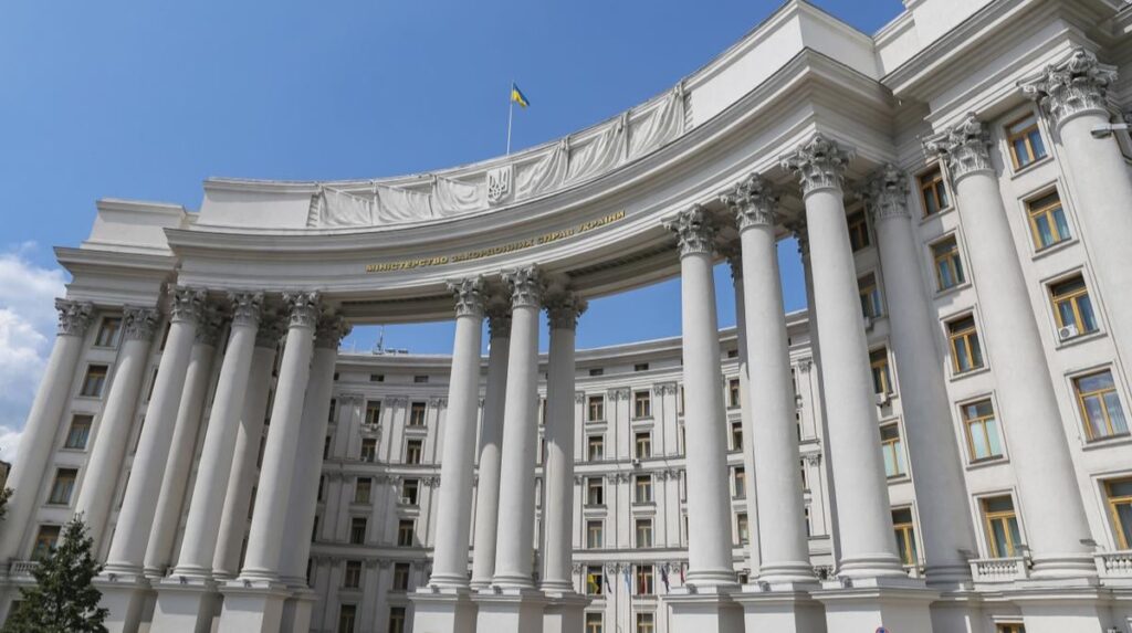 Die Ukraine wird einen ungarischen Diplomaten einladen, um Berichte über die Auslieferung von Kriegsgefangenen durch Russland zu überprüfen
