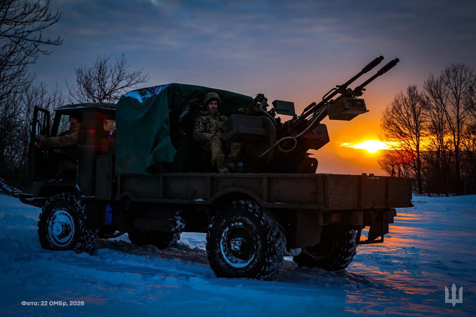 Gaz-66 mit einer doppelläufigen Flugabwehrkanone ZU-23-2 (23 mm) zur Drohnenabwehr – von der 22. Separaten Mechanisierten Brigade „Mykolaivska“ der ukrainischen Armee.