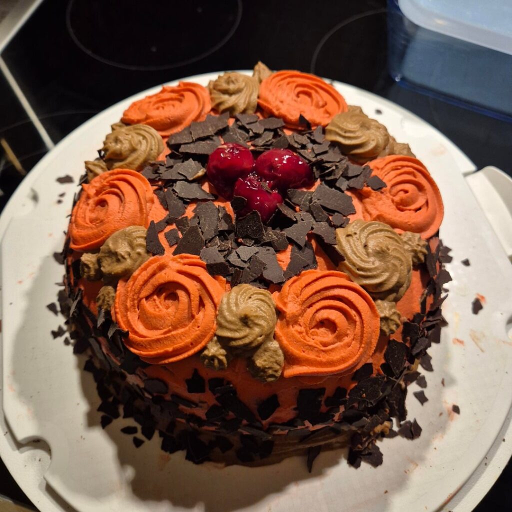 Schoko-Vanille-Kirsch-Torte 🥰