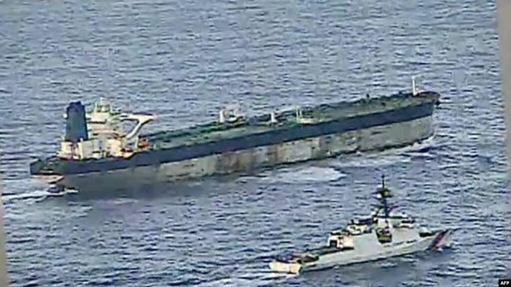 Belgische Streitkräfte haben heute Morgen in Abstimmung mit dem französischen Militär einen Tanker der russischen Schattenflotte beschlagnahmt. Der Tanker wird zum Hafen von Zeebrugge eskortiert – Februar 2026