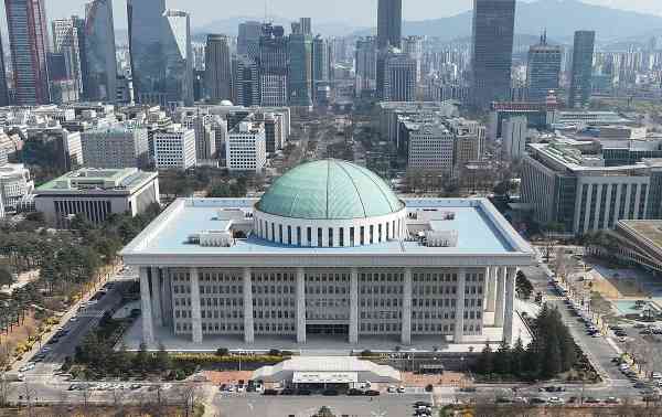 Drei von fünf befürworten das Verfassungsreferendum bei den Kommunalwahlen am 3. Juni