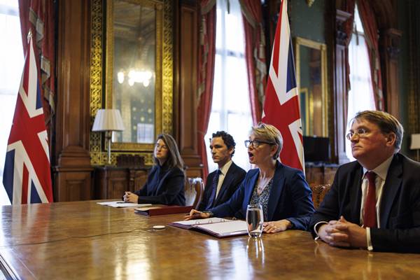 Spitzendiplomaten aus 40 Ländern wollen die Straße von Hormus wieder öffnen