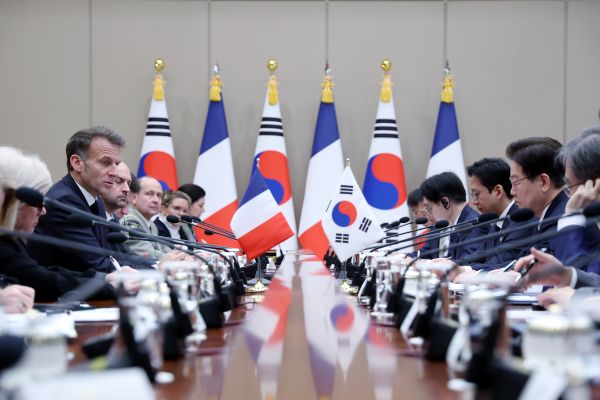 Lee und Macron führen Gespräche über eine Verbesserung der Beziehungen "Globale strategische Partnerschaft"