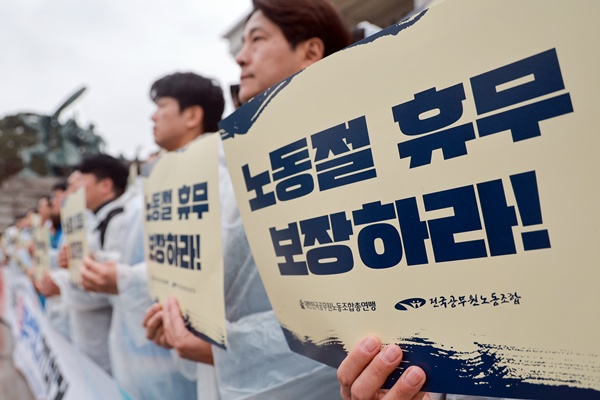 Der Tag der Arbeit wird zum offiziellen Feiertag