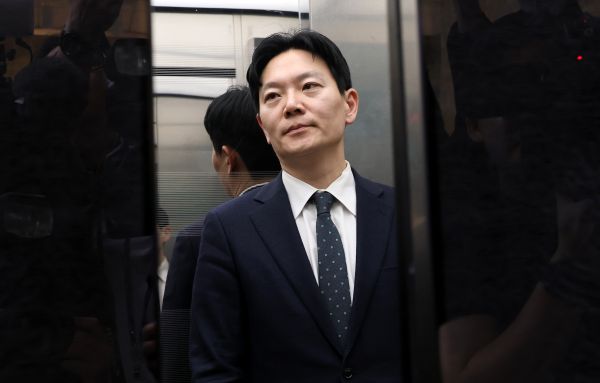 Staatsanwalt wegen Verstoßes gegen die Fairness bei Ermittlungen zu nordkoreanischen Überweisungen suspendiert