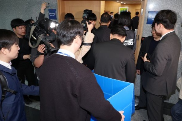 Polizei führt Razzia in der Provinz N. Jeolla wegen Vorwürfen des Gouverneurs wegen Geldumschlägen durch