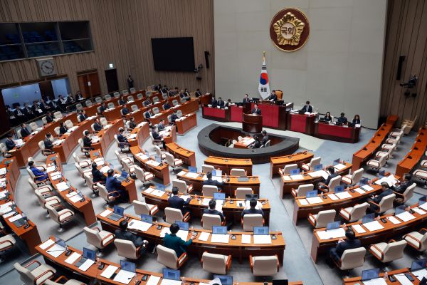 Rivalisierende Parteien streiten über Nachtragshaushaltsplan