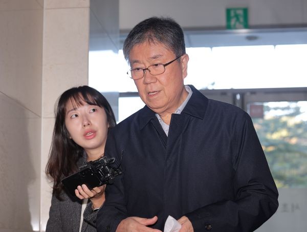 Die Häuser ehemaliger Hilfskräfte von Yoon wurden im Zuge einer Büroumzugsuntersuchung durchsucht