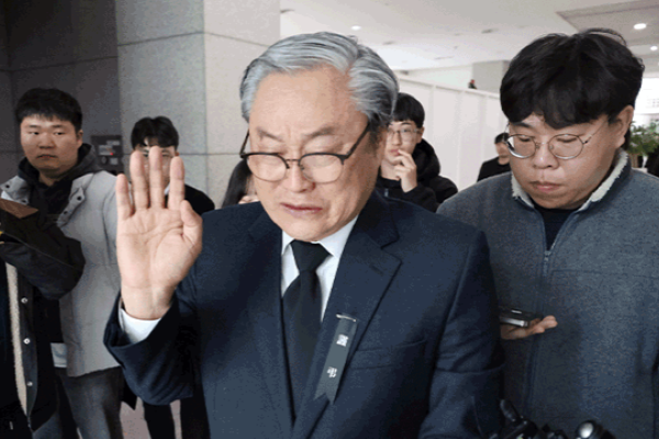 Leiter der Auto Parts Company, gegen vier weitere Personen wird wegen Brandes in Daejeon ermittelt