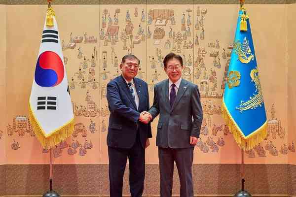 Lee hält Mittagessen für den ehemaligen japanischen Premierminister Ishiba ab