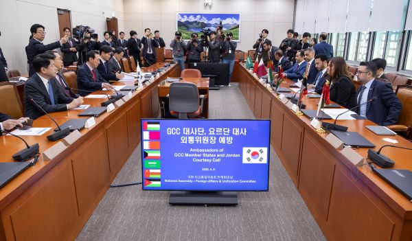 Golf-Botschafter versprechen Südkorea vorrangige Öllieferungen