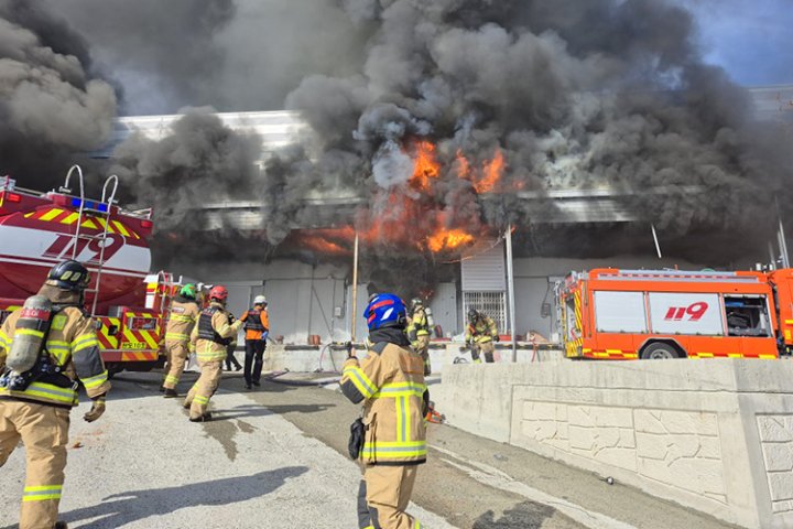 Zwei Feuerwehrleute bei Brand im Kühlhaus in Wando getötet