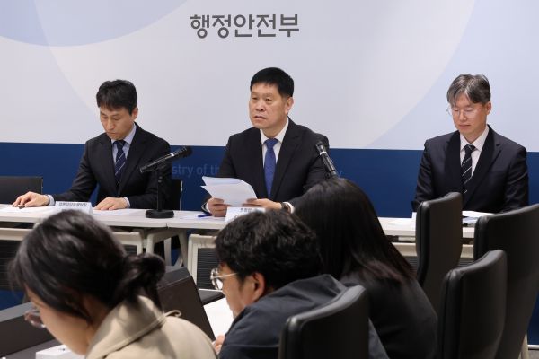 Die Regierung prüft keine Fälle unangemessener Regierungsprämien 