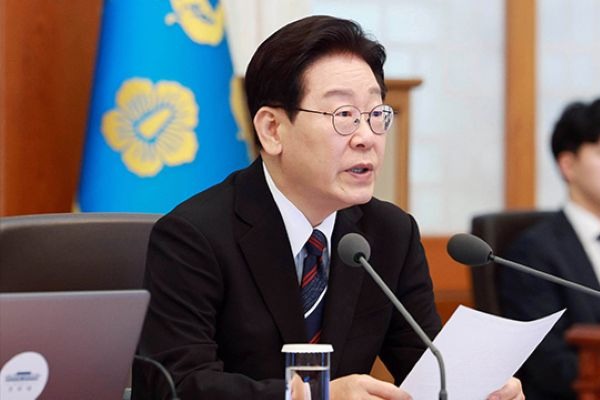 Lee begeht den Jahrestag der Sewol-Fährkatastrophe mit dem Versprechen, Sicherheit über Profit zu stellen