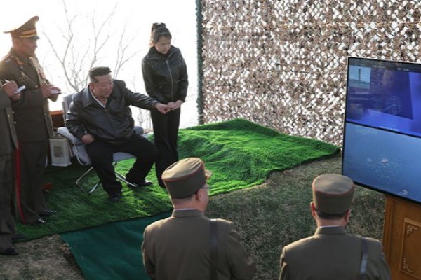 Nordkorea kündigt Test eines raketentragenden Streubombensprengkopfs an und meldet Erfolg