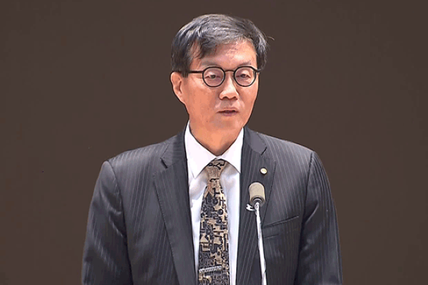 Der scheidende BOK-Gouverneur warnt vor größeren Nebenwirkungen, wenn der Staat ohne institutionelle Verbesserungen eingreift