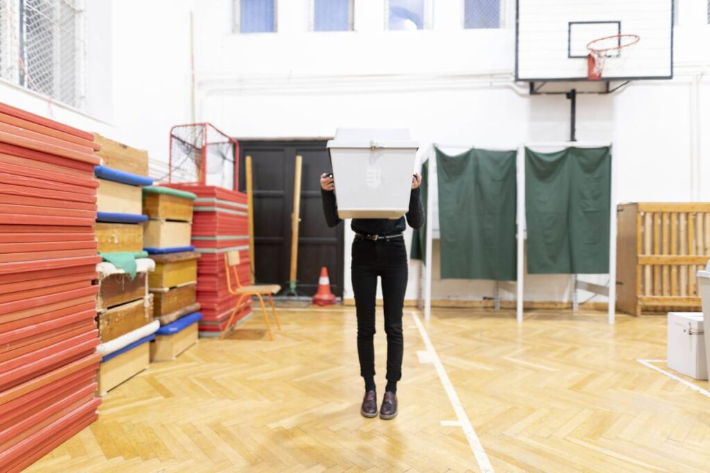 [Hungary] Mediáns Sitzprognose deutet auf eine gewisse Zweidrittelmehrheit für Tisza hin