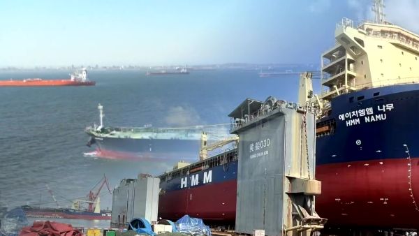 Seoul untersucht die Ursache der Explosion auf einem südkoreanischen Frachtschiff in der Straße von Hormus 
