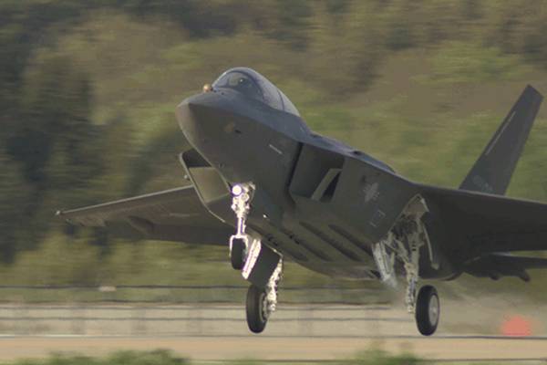 Südkoreas KF-21-Jet erhält Kampftauglichkeitszulassung