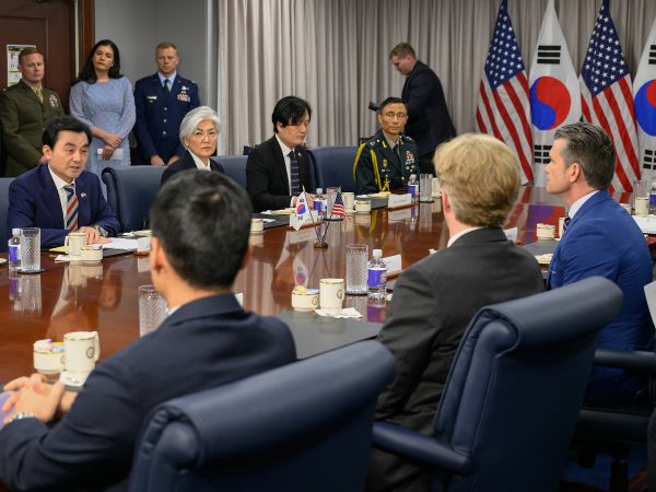 Der Verteidigungsminister teilte dem US-Kriegsminister mit, dass Seoul sich der Initiative zur Öffnung der Straße von Hormus anschließen könnte