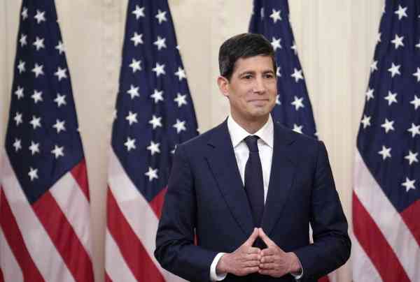 Der neue Fed-Chef Kevin Warsh betont bei seiner Vereidigung die Unabhängigkeit