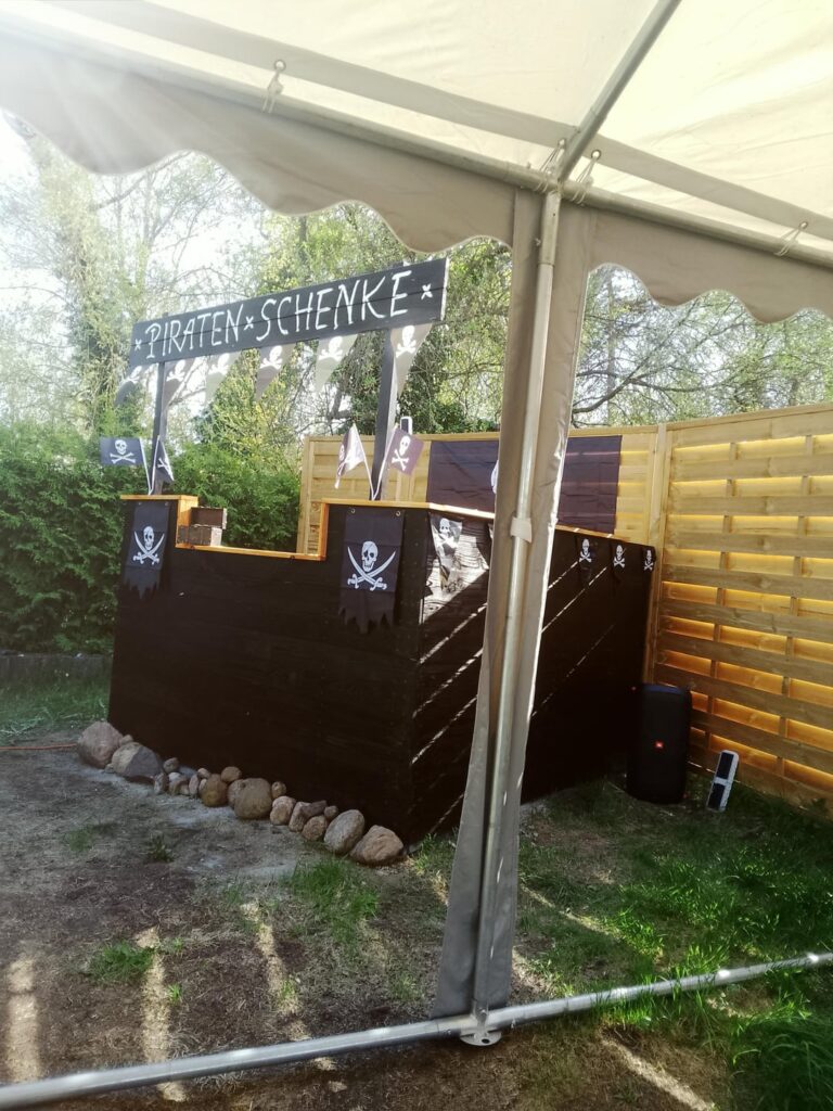 Piraten-Schenke im Garten