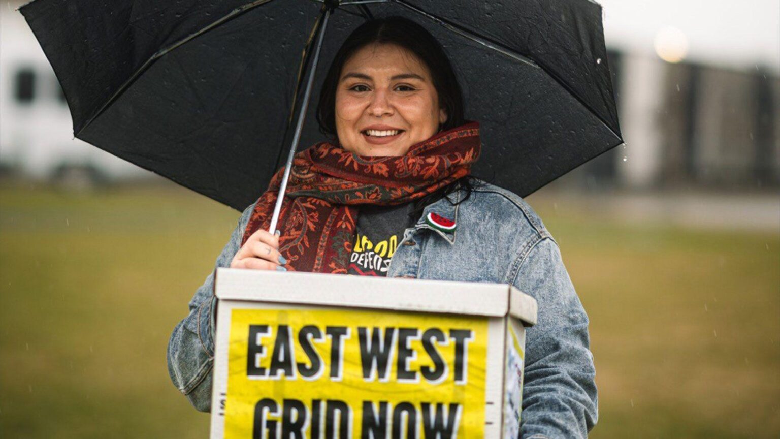 Die First Nations versuchen, das Drehbuch beim Ausbau der kanadischen Energieversorgung umzudrehen. Während Ottawa neue Übertragungsleitungen und Kernenergie vorantreibt, drängen indigene Anführer auf Besitz, Zustimmung und Schutz von Land und Wasser. Die First Nations versuchen, das Drehbuch beim Ausbau der kanadischen Energieversorgung umzudrehen. Während Ottawa neue Übertragungsleitungen und Kernenergie vorantreibt, drängen indigene Anführer auf Besitz, Zustimmung und Schutz von Land und Wasser.