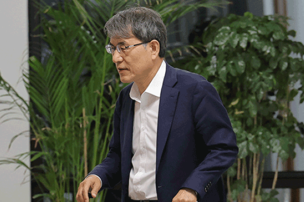 NEC-Vorsitzender entschuldigt sich beim südkoreanischen Volk für das Fiasko der Stimmzettelknappheit