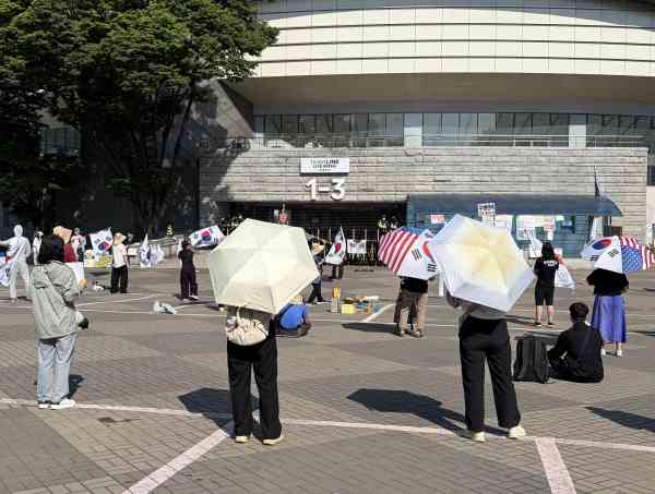 Blockade des Songpa-Wahlauszählungszentrums geht in den 5. Tag