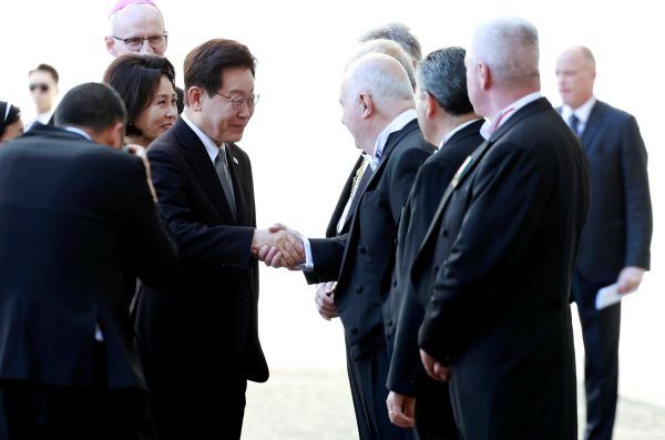 Präsident Lee lädt Papst Leo XIV. ein, nächstes Jahr Südkorea zu besuchen