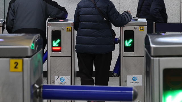 Seoul plant, das Alter für kostenlose U-Bahn-Fahrten auf 70 Jahre anzuheben, bietet aber kostenlose Busfahrten für Senioren an
