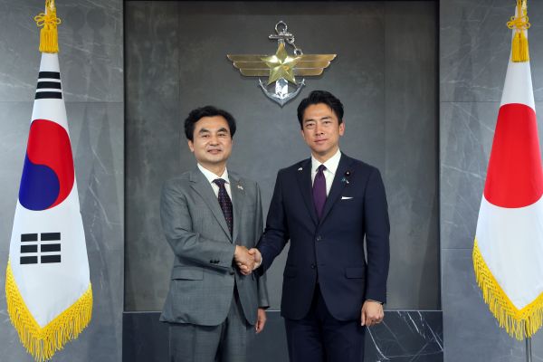 Die Verteidigungschefs Südkoreas und Japans einigen sich auf eine Verstärkung der Verteidigungskooperation